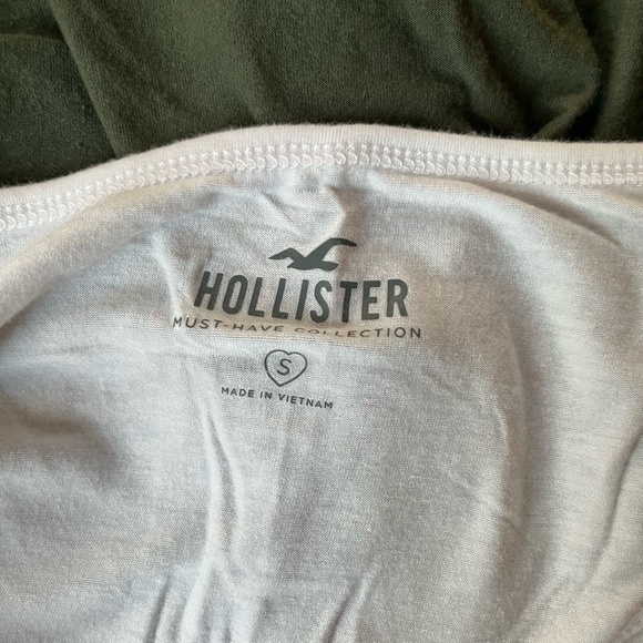 Must have v neck - Picture 5 of 7